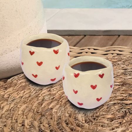 Tasses à café expresso artisanales en grès " Coeurs rouges " - Lot de 2