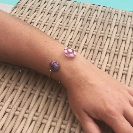 Bracelet jonc perles de verre ovales - Rose et Violet