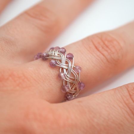 Bague ornée d'améthystes violettes claires facettées - Monture au choix