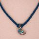 Collier ras de cou en soie tressée avec lune en abalone - Bleu foncé