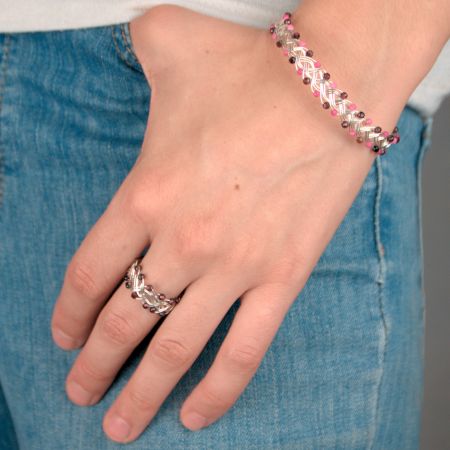 Bracelet tressé orné de grenats et tourmalines roses facettés - Monture au choix