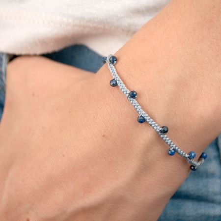 Bracelet de soie tressée grise et lapis-lazulis fins facettés - Bleu