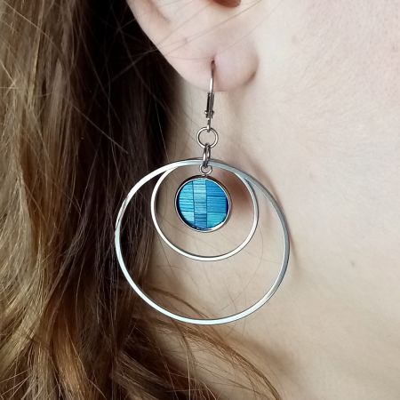 Boucles d'oreilles "anneaux" en marqueterie de paille argentées - Bleu
