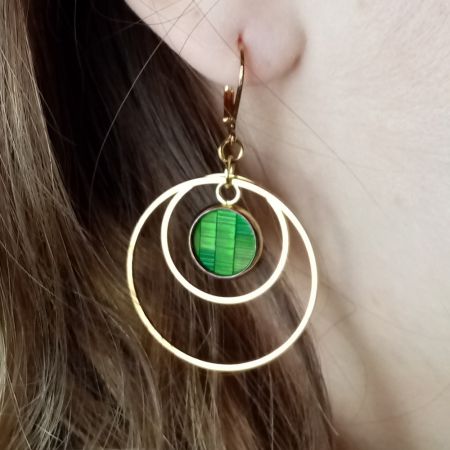 Boucles d'oreilles "anneaux" en marqueterie de paille dorées - Vert