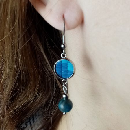 Boucles d'oreilles "pendants" en marqueterie de paille argentées - Bleu